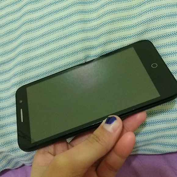 Alcatel smartphone - Picture 2 of 4